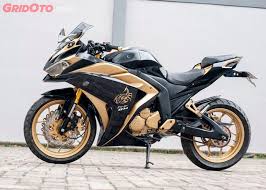Yamaha scorpio 2009 yg standarnya msh kurang terlihat lbih gagah kini saya modif hampir semuanya saya rubah,,,hanya mesin yg masih standar dari bagian depan,. Yamaha Scorpio Z Bosan Klasikan Pakai Fairing Biar Mirip Yamaha R25 Gridoto Com