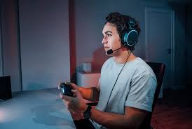 We've explained that the streaming business is booming more and more each day, with twitch slowly becoming one of the biggest websites on the internet, with over 10 million people watching streams daily. How To Become A Pro Fifa Streamer
