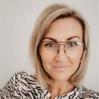 Mandy Beckmann's Instagram, Twitter & Facebook