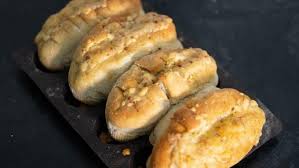 Knuspriges Knoblauch Kase Baguette Aus Dem Thermomix Rezept Rezepte Baguette Selber Backen Thermomix