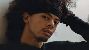 Barbara Hewitt's Instagram, Twitter & Facebook