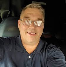 Dustin Poirier has his eyes locked