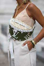 Louis Vuitton Chanel H M Co Maskenpflicht Und Corona Regeln Beim Einkaufen Louis Vuitton Mode Chanel