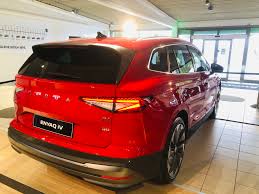 Enyaq iv interjerā dominē elegance un skaidras formas. Datei Skoda Enyaq Rear View 02 Jpg Wikipedia