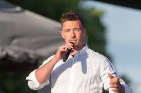 ramon roselly im schlagerxirkus wird das seine taufe schlager de in 2020 florian silbereisen silbereisen star wars