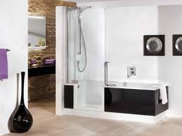 Duschbadewannen können außerdem mit einer sitzfläche und einer eingangstür ausgestattet werden. Altersgerechtes Bad Duschbadewanne Badewanne Mit Tur Seniorenwanne Wanne Mit Flachen Einstieg Twinline Dobla Sanduo Das Senioren Bad Altersgerecht Barrierearm Barrierefrei Leipzig