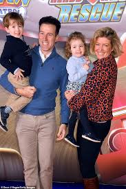 This week, strictly's anton du beke hands over his phone for send to all, love islanders dani dyer and samira mighty help prank. Anton Du Beke And His Wife Hannah Discuss Their Ivf Journey And Endometriosis Battle Aktuelle Boulevard Nachrichten Und Fotogalerien Zu Stars Sternchen