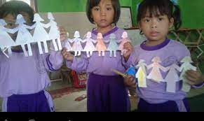 Contoh soal matematika anak tk b dan jawabannya terlengkap anak mulai disekolahkan ke taman kanak kanak ketika usianya sudah. Hasta Karya Anak Laki Dan Perempuan Bergandengan Tangan Dalam Persaudaraan Dunia Belajar Anak