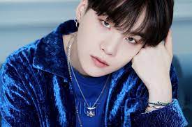 2018 jahr wurde suga zum offiziellen mitglied der korea music copyright association (komca) befördert. Bts Suga Makes Surprise Appearance In Comeback Broadcast And Shares Update On His Recovery From Surgery Soompi