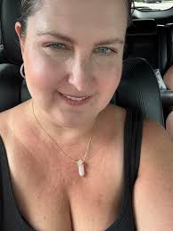 Hi everyone I am Jennifer interested in meeting my special someone  interested in a man who is kind has a job 😆 lives in town ideal full time.  Send me dm if