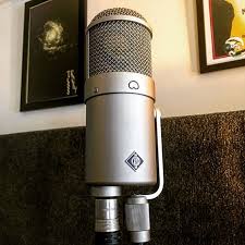 We Have Had The Absolute Pleasure Of Spending Some Time Recording With This Gorgeous Microphone This Week T In 2020 Microphone Vintage Microphone Recording Equipment