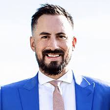 Benjamin Arnold's Instagram, Twitter & Facebook