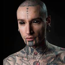 Yes, people are getting their eyeballs tattooed. Corneal Tattooing Is One Of The Most Intriguing Forms Of Body Modification There Is There Is No Skin On The Eye So Eve Bild Tattoos Kopf Tattoo Augen Tattoos