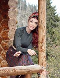 Aslıhan güner, 1987 tarihinde i̇stanbul'da hayata gözlerini açmıştır.baba tarafından sivas, anne tarafından ise malatyalı biridir.daha çok kendisini sivaslı olarak gören ünlü isim geçmiş zamanlarda. Kuzey Yildizi Ilk Ask Dizisi Final Yapan Aslihan Guner Kizil Saclarindan Vazgecti Aslihan Guner In Son Hali Agizlari Acik Birakti Galeri Magazin