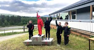 Feirer 30-årsdag ett år på etterskudd: Satser på barn og show