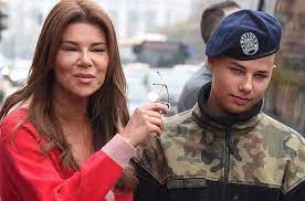 Allan dostał propozycję udziału fame mma, jednak jego sławna mama stanowczo sprzeciwiła się temu. Edyta Gorniak Obsypala Allana Prezentami Z Okazji 17 Urodzin To Bylo Jego Najwieksze Marzenie