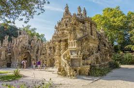 Batu kerikil terbuat dari apa. Dibuat Seorang Tukang Pos Begini Indahnya Istana Kerikil Le Palais Ideal Guideku Com