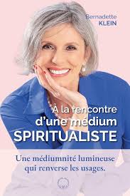 Amazon.com: À la rencontre d'une médium spiritualiste: Une médiumnité  lumineuse qui renverse les usages: 9782359020700: Klein, Bernadette: Libros