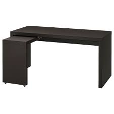 Alle arbeiten, lernen und gehen auf unterschiedliche. Malm Schreibtisch Mit Ausziehplatte Schwarzbraun 151x65 Cm Ikea Deutschland