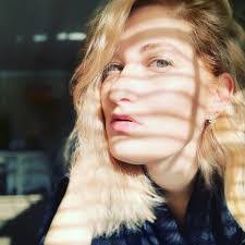 Lise Hunt's Instagram, Twitter & Facebook