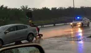 Itupun jika anda mampu melakukannya. Nak Jumpa 2 Polis Baik Hati