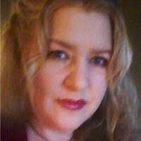 Kari Paulson's Instagram, Twitter & Facebook