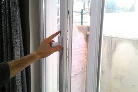 Bu duvara rustik taksam ve renkli perde assam nasil olur? Pencere Soguk Onleme