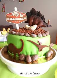 Fete D Anniversaire Sur Le Theme Des Dinosaures Pour Les 4 Ans De Gabchousaure Idee Gateau Anniversaire Gateau 5 Ans Gateau 4 Ans