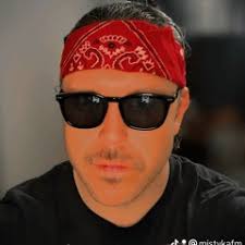 Stream Adam Quay music