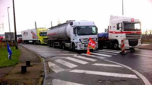 Connect with friends, family and other people you know. Et Maintenant La Greve Des Routiers Blocages Prevus En Normandie 14actu