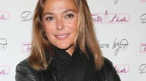 Photo : Christian Lacroix, Tina Kieffer (Présidente de l'association  "Toutes à l'école"), Marc Auclair (Directeur général de Delacre)