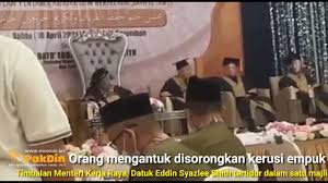 Apa artinya orang mengantuk disorongkan bantal. Peribahasa Moden Orang Mengantuk Disorongkan Kerusi Empuk Youtube