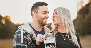 Love Is Blind S Mark Expecting 1st Child With Pregnant Girlfriend