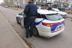 Conformément aux annonces gouvernementales du 31/03/2021, les commerces de votre centre commercial val d'europe ne peuvent pas accueillir du public, à l'exception des enseignes. Yvelines Mantes La Jolie Brigade De Terrain Pour Quartiers Chauds 78actu