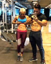 Nana al haleq is one of these women who rely not only on her physical strength but also on grit to keep her going through these strange times. Gambar Nak Muscle Netizen Puji Six Pack Nana Al Haleq Media Hiburan