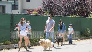 Ben affleck is cheering from the sidelines on the set of his new film deep water! Ana De Armas And Ben Affleck Go One Step Further In Their Relationship Junipersports