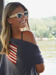 grab a coffee, stroll to the bookstore” type of glow ☕ what's