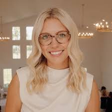 Alexis Spry's Instagram, Twitter & Facebook