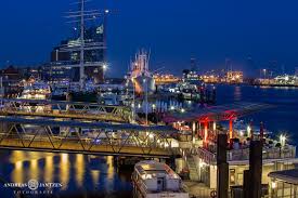 Hamburg Landungsbrucken Bei Nacht địa điểm