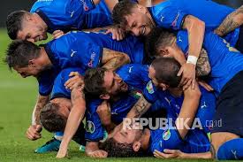 Meskipun begitu tercatat baru ada tiga tim yang memastikan lolos ke babak 16 besar euro 2020. Cukur Swiss 3 0 Italia Lolos Ke Babak 16 Besar Euro 2020 Republika Online