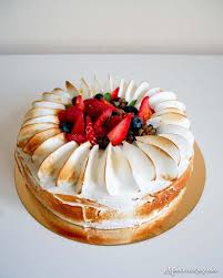 Gateau Soleil Meringue Et Fruits Rouges Gateau Soleil Gateau Meringue Gateaux Et Desserts