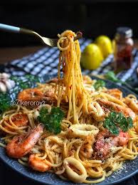 Mudah Sangat Buat Spageti Aglio Olio Beli Mahal Masak Sendiri Lagi Jimat Letak Banyak Seafood Lagi Sedap Vanilla Kismis Di 2020 Spageti Kismis Makanan