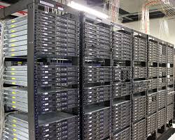Host your minecraft server on our servers and feel the differnce of fast, modern hardware. Pasillo De Datacenter Datacenter S Corridor Server Room Best Minecraft Servers Minecraft Server Hosting