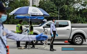 Tidak mematuhi syarat permit (kenderaan barangan) pemandu dan pemunya. Bernama Permohonan Permit Perjalanan Berkaitan Tugas Bukan Untuk Semua Polis Sibu