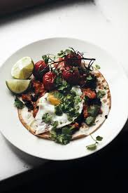 This Is My Home Version For Breakfast Tostada I Fried Some Black Beans With Cumin And Oregano Made A Loose Pesto Recettes De Cuisine Nourriture Gastronomie