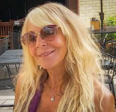 Eileen Reich's Instagram, Twitter & Facebook