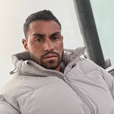 Es zerreißt mich innerlich, nicht trainieren zu können. Jeder Tag, an dem  ich gezwungen bin zu pausieren, fühlt sich wie ein Kampf gegen mich selbst  an. Mein Körper schreit nach Bewegung, mein