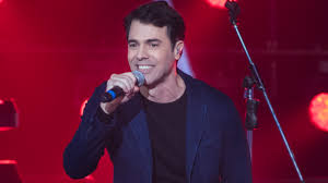 Claudio Lins equilibra carreira entre show, peças e composições:  'Homenagens'