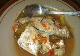 4 siung bawang putih, dimemarkan, kemudian dicincang sampai halus. Cara Mengolah Garang Asem Ikan Laut Resep Enyak