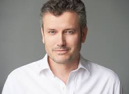 Kevin Hare's Instagram, Twitter & Facebook